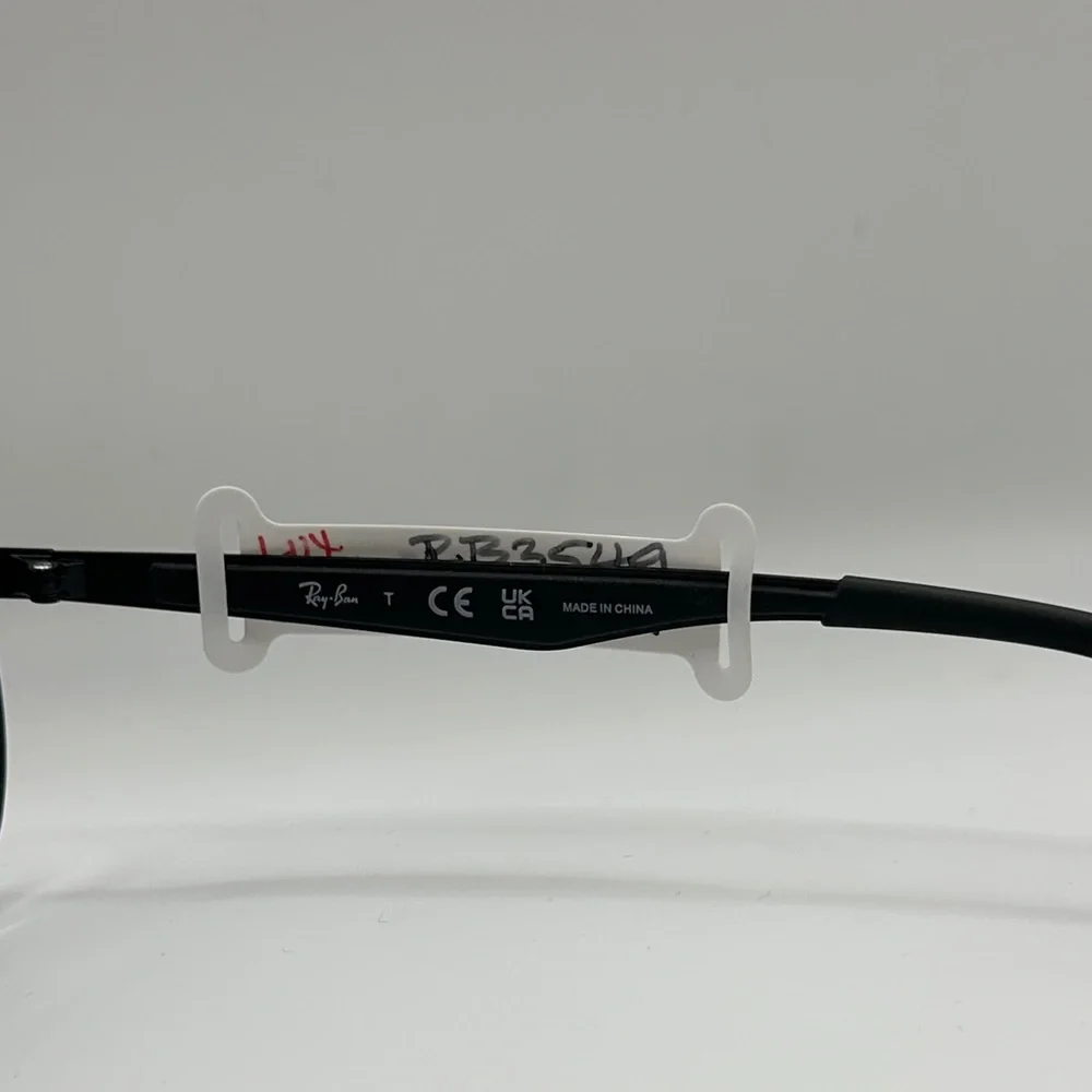 Ray-Ban features style